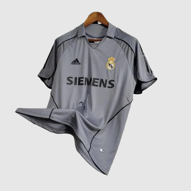 II 2005/06 Retro Away Shirt - Match Day
