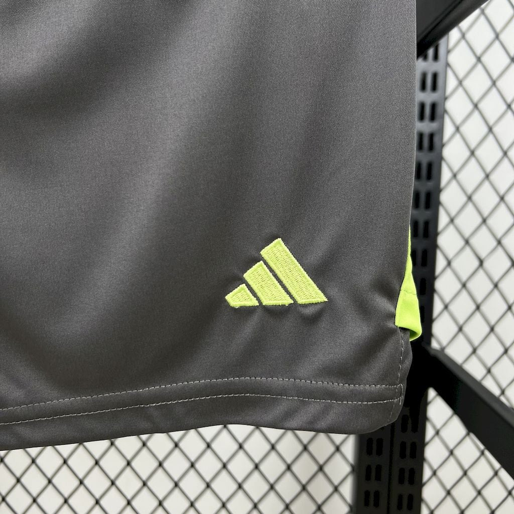 Goalkeeper 2 25/26 Kids Shirt Kit - Match Day